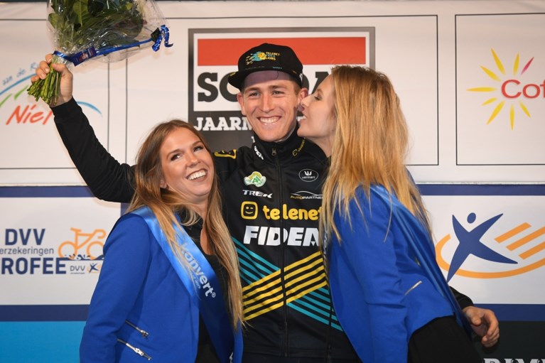 Van der Poel wint natte Jaarmarktcross, Aerts verstevigt leiderspositie in DVV Verzekeringen Trofee