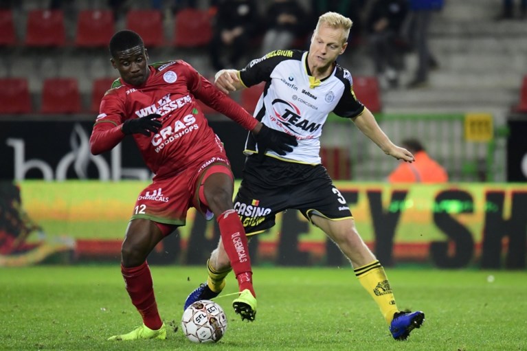 Zulte Waregem is verlost van laatste plaats dankzij twee late goals van De Pauw in degradatietopper tegen Lokeren