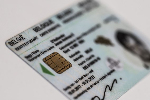 Jambon ziet probleem rond privacy niet bij vingerafdruk op identiteitskaart