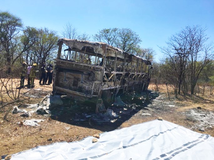 Minstens 42 doden bij brand op bus in Zimbabwe