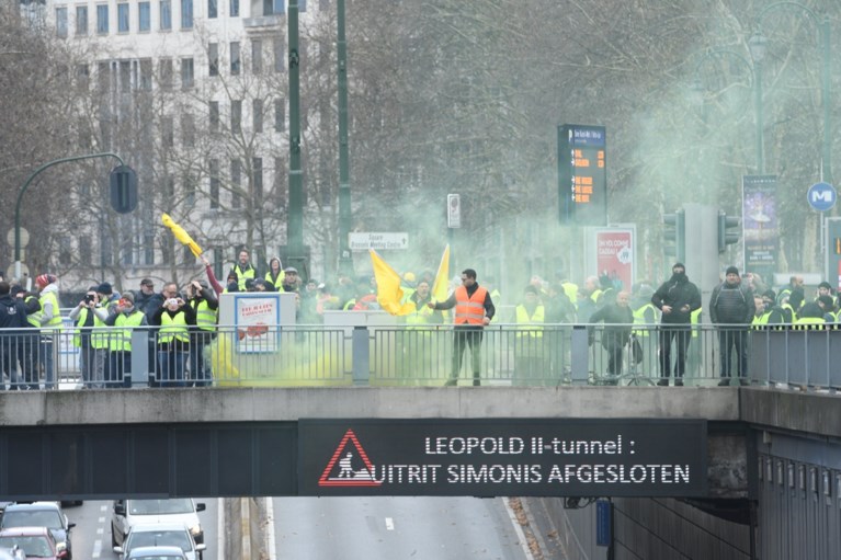 Politie pakt 450 'gele hesjes' op na protest in Brussel