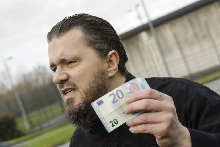 Haatprediker Denis vanmorgen vrijgelaten