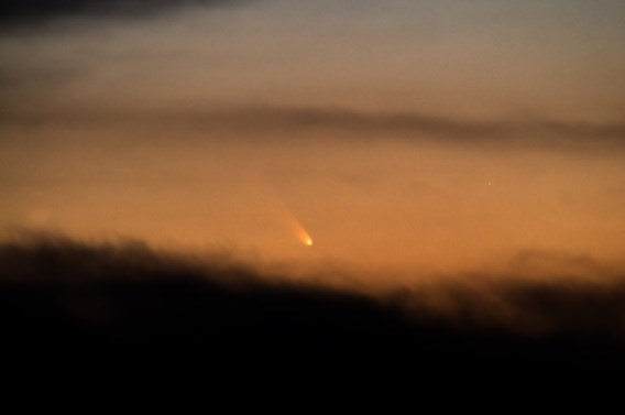 Komeet vliegt redelijk dicht voorbij aarde