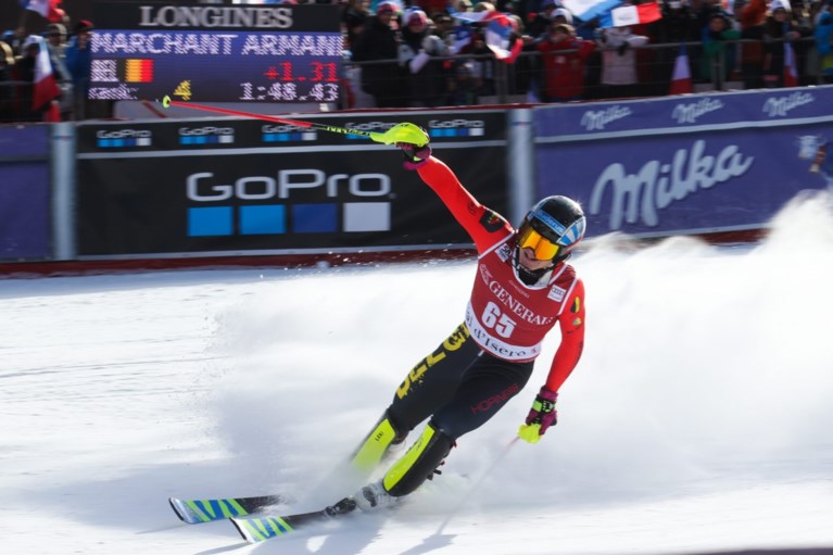 Eerst het succes, daarna de val: Belgische topskiër herneemt de training bijna twee jaar na complexe beenbreuk