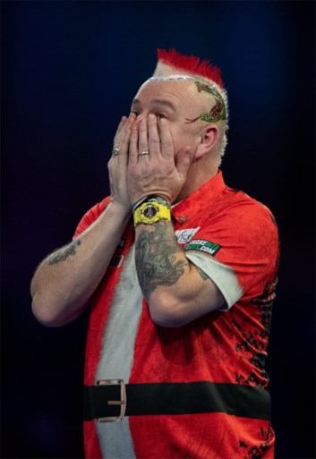 Opschudding op WK darts: moedeloze Raymond van Barneveld en kleurrijke Peter Wright sneuvelen meteen