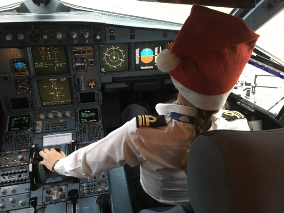 Piloot Eloïse viert kerst in de lucht: ‘Kidibul voor de sfeer’