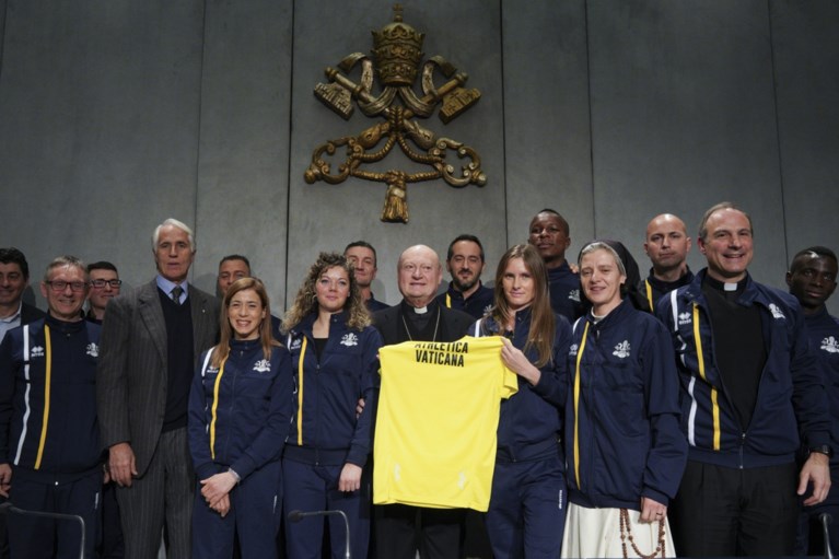 Vaticaan begint eigen atletiekteam met priesters, nonnen en zelfs 62-jarige professor