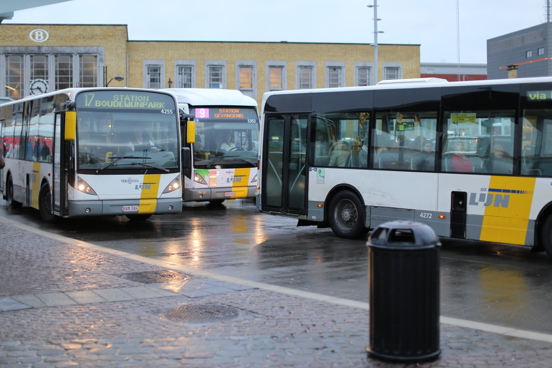 hel begrijpen syndroom De Lijn moet illegale gokreclame van bus halen (Brussel) | De Standaard  Mobile