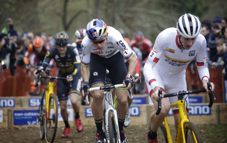 Wout van Aert vloert Toon Aerts na beklijvend duel in Pontchâteau