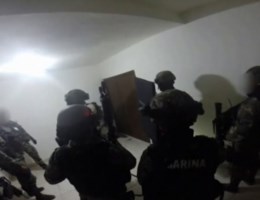 Bodycam van militair onthult geheime tunnel van El Chapo onder badkuip