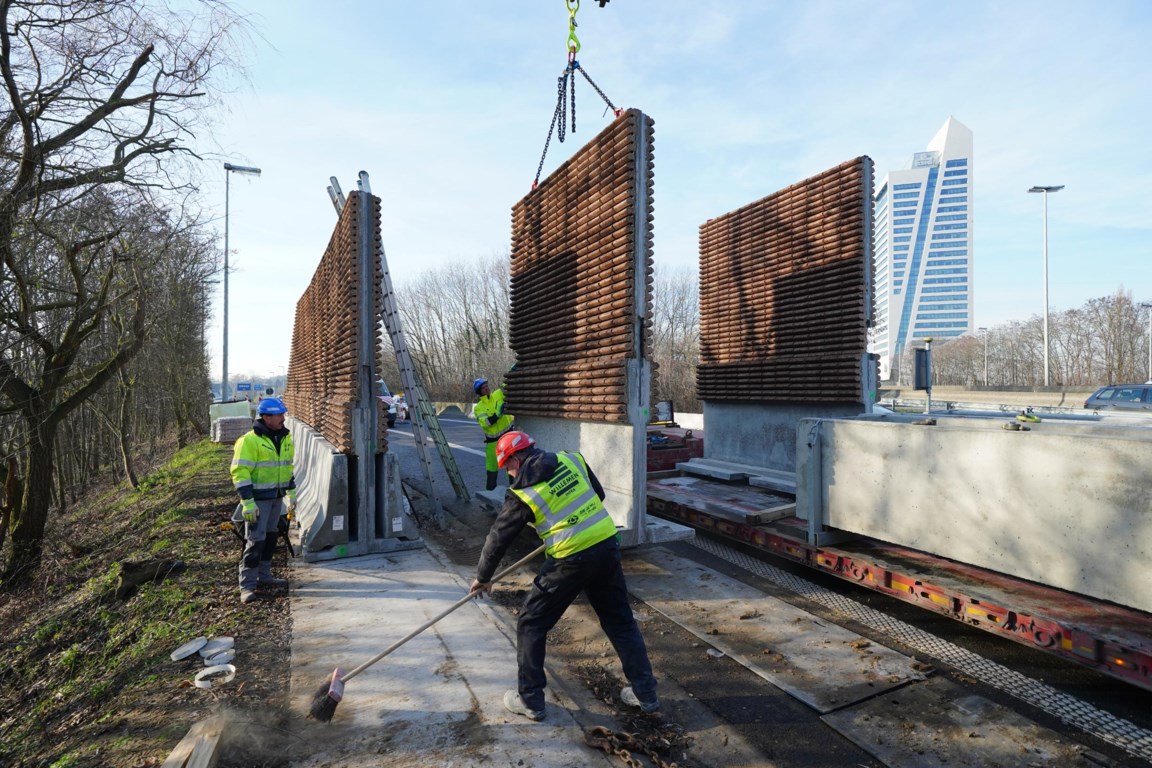 Muur tegen lawaai autosnelweg De Standaard