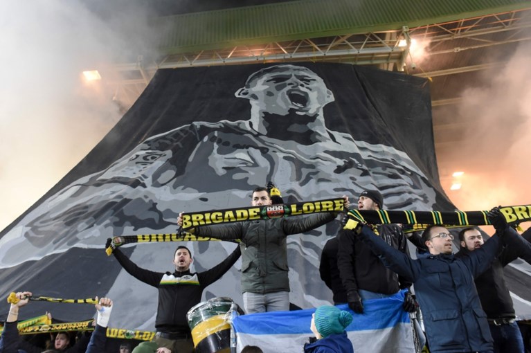 Nantes eert vermiste Sala in eerste thuiswedstrijd met indrukwekkende tifo’s, emotioneel applaus in minuut 9