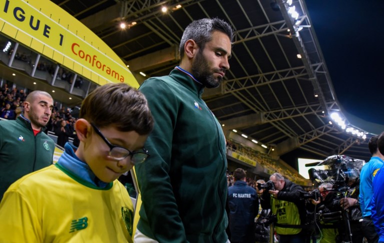 Nantes eert vermiste Sala in eerste thuiswedstrijd met indrukwekkende tifo’s, emotioneel applaus in minuut 9