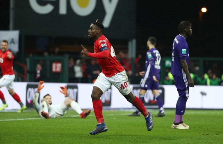 Mpoku trapt Standard naar zege in zinderend duel tegen Anderlecht