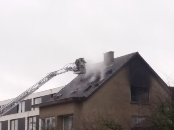 Twee doden bij hevige dakbrand in Dilbeek