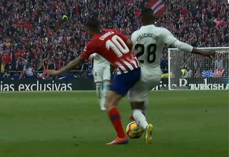 Real Madrid tweede in La Liga na winst in beladen topper tegen Atlético