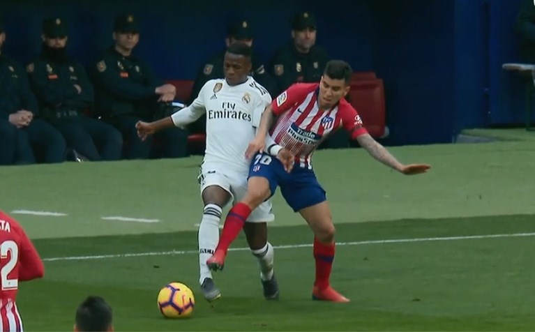 Real Madrid tweede in La Liga na winst in beladen topper tegen Atlético
