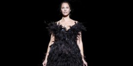 Marc Jacobs strikt supermodellen en brengt Christy Turlington terug