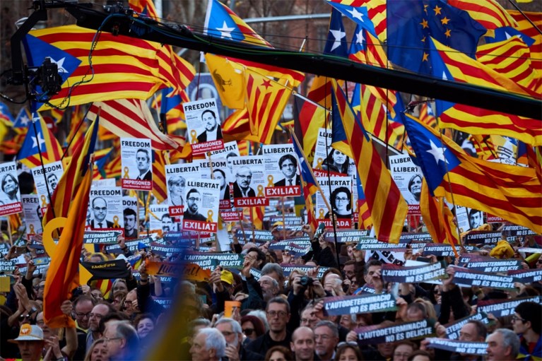 Grote betoging in Barcelona tegen proces Catalaanse separatisten