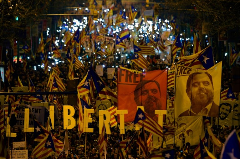 Grote betoging in Barcelona tegen proces Catalaanse separatisten