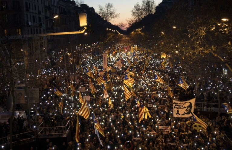 Grote betoging in Barcelona tegen proces Catalaanse separatisten