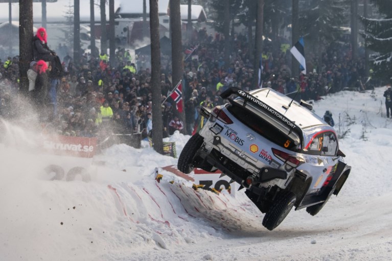 Ott Tanäk leidt, Thierry Neuville strijdt voor podium in Rally van Zweden