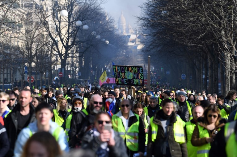 Meer dan 40.000 gele hesjes op straat in Frankrijk