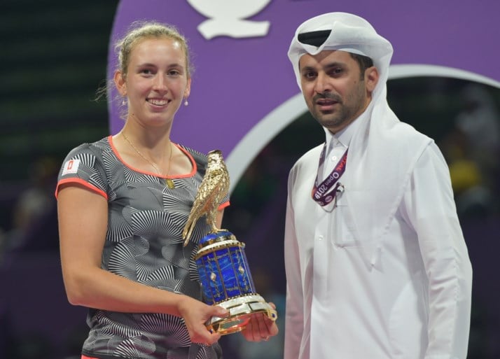Elise Mertens verslaat voormalige nummer één van de wereld en pakt in Doha grootste zege uit haar carrière