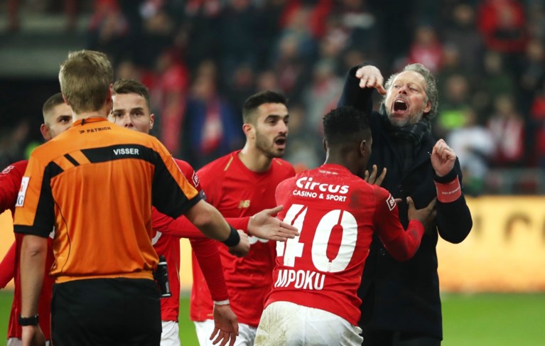 Mpoku trapt Standard naar zege in zinderend duel tegen Anderlecht