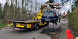 Politie laat auto wegslepen die al zes jaar geparkeerd staat in Mortsel