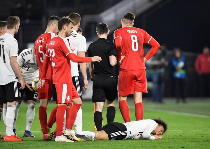 New look Duitsland raakt pas na mistasten van ex-Anderlecht-speler aan gelijkspel tegen Servië