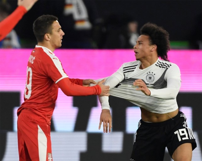 New look Duitsland raakt pas na mistasten van ex-Anderlecht-speler aan gelijkspel tegen Servië