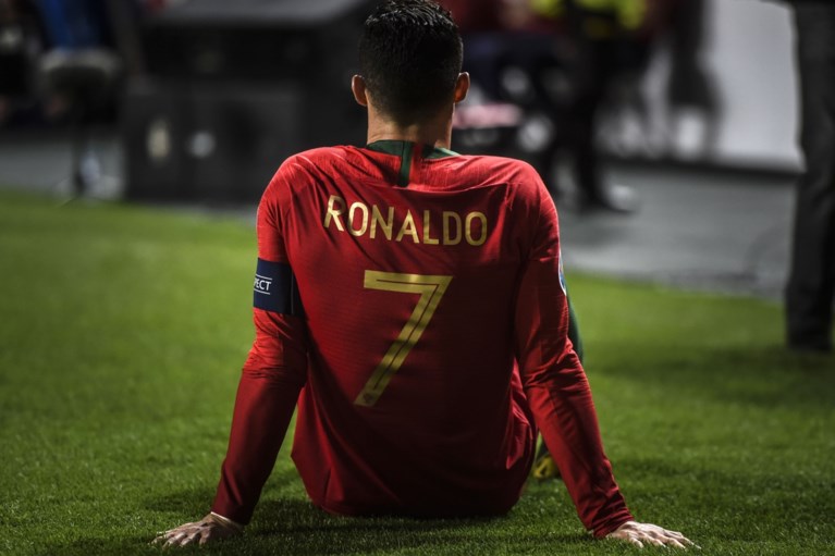 Cristiano Ronaldo valt al na halfuur geblesseerd uit bij Portugal, Juventus wacht bang af