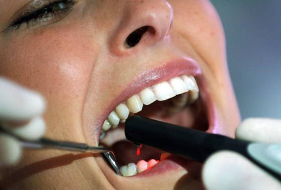 Bezoek aan de tandarts doet (financieel) meer pijn