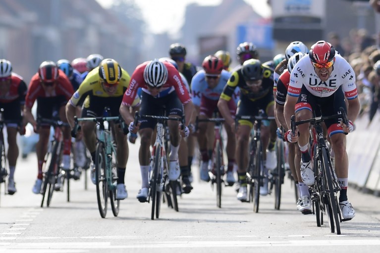 Niets dan lachende gezichten op podium van Gent-Wevelgem: “Iedereen zat op de limiet, maar dan heb ik een goede sprint”