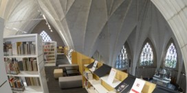 West-Vlaamse kerk pakt uit met zwevende bibliotheek