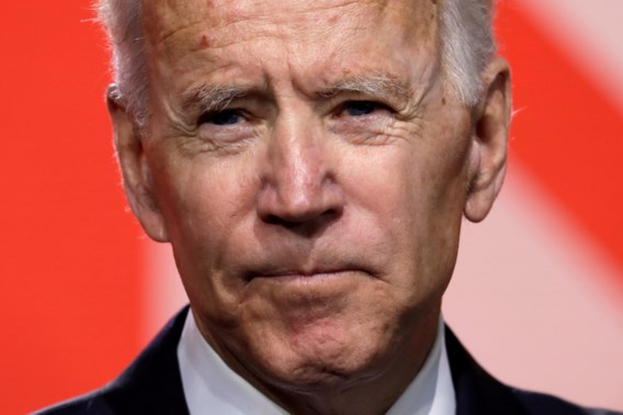 ‘Joe Biden had me toestemming moeten vragen voor een knuffel’