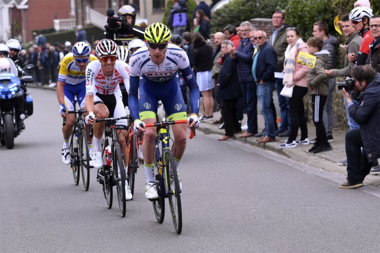 Mathieu van der Poel wint nu ook Brabantse Pijl door van kop af Alaphilippe en co uit het wiel te spurten
