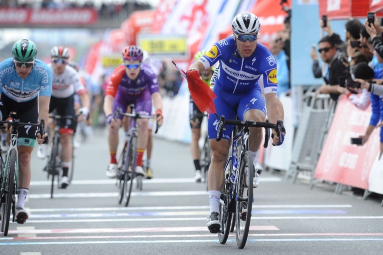 Zelfs Turkse vlag tussen zijn fiets kan Jakobsen niet van 24e zege voor Deceuninck-Quick Step houden