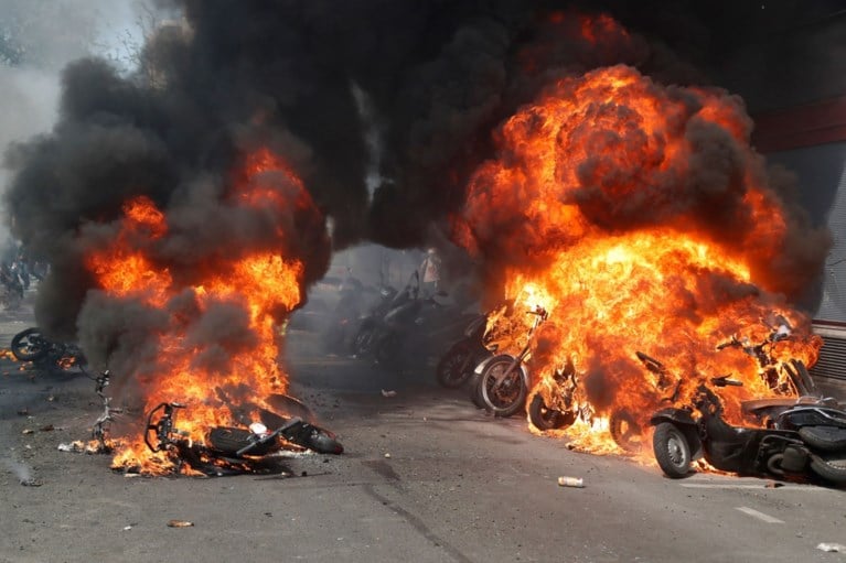 Rellen bij manifestaties gele hesjes, 28.000 man op straat