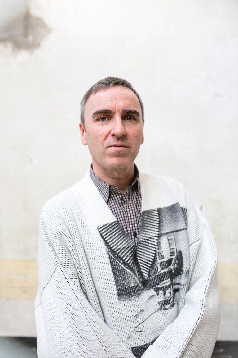 Raf Simons: ‘Textiel ontwerpen is een verfrissing in vergelijking met ...