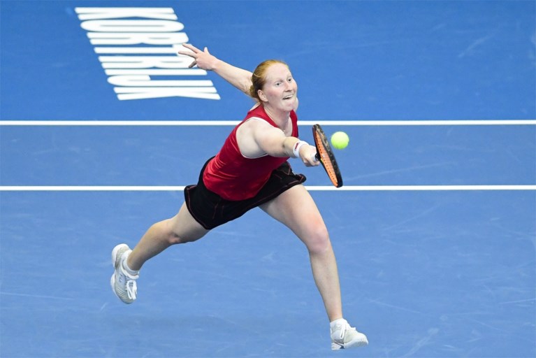 Kirsten Flipkens stunt, maar Alison Van Uytvanck verliest: België en Spanje houden elkaar in evenwicht op eerste dag van Fed Cup