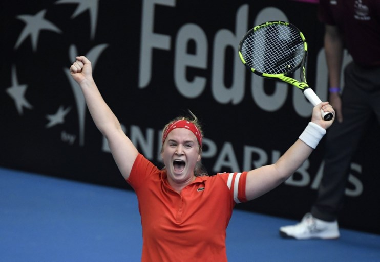 Flipkens en Bonaventure verliezen het beslissende dubbelspel in Fed Cup tegen Spanje: België degradeert naar Wereldgroep 2
