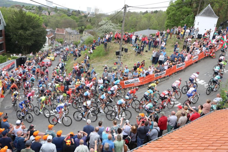 Julian Alaphilippe haalt het nu wel van Jakob Fuglsang in tactische Waalse Pijl, Bjorg Lambrecht knap vierde