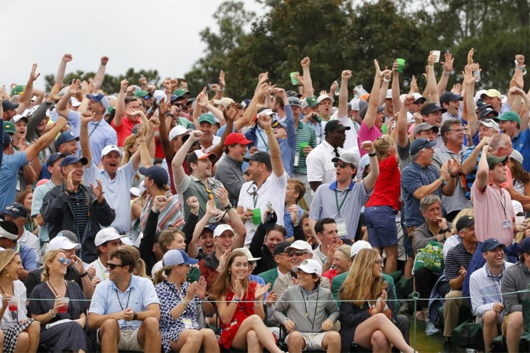 Een van de strafste comebacks ooit! Tiger Woods wint zijn vijfde Masters golf
