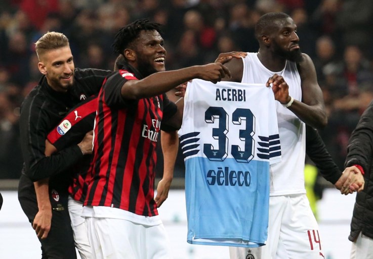 Supporters van Lazio gaan (opnieuw) ver over de schreef: hulde aan Mussolini en racistische leuzen tegen twee Milan-spelers