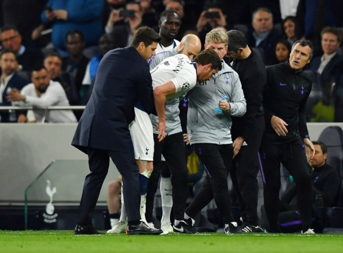 Jan Vertonghen groggy van het veld na zware botsing, maar schade valt mee: “Ik was alleen maar slapjes”