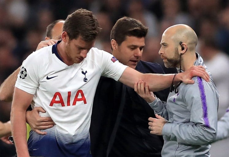 Jan Vertonghen groggy van het veld na zware botsing, maar schade valt mee: “Ik was alleen maar slapjes”