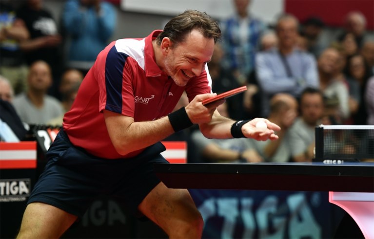 Tafeltennislegende Jean-Michel Saive sluit carrière af met fantastisch punt én tranen: “Nooit verwacht dat er zoveel volk zou zijn”