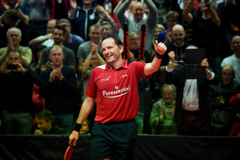 Tafeltennislegende Jean-Michel Saive sluit carrière af met fantastisch punt én tranen: “Nooit verwacht dat er zoveel volk zou zijn”